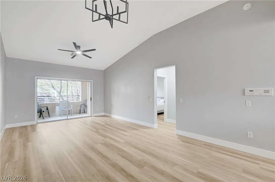 2 bed, 2.0 bath, 1282 sqft, $2,100 — Photo 2