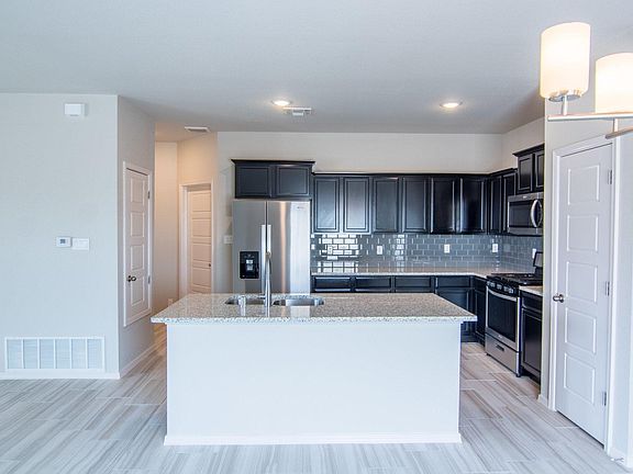 5th image of 781 Hertfordshire St