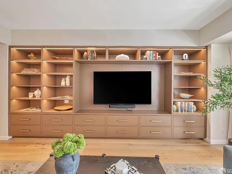 1177 California St #212 — Photo 3