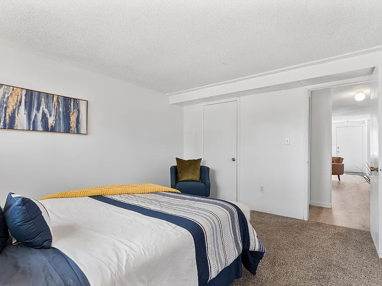 Mohawk Green Apartments — Photo 13