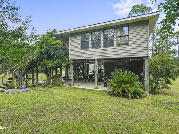 6137 2nd St, Bay Saint Louis, MS 39520