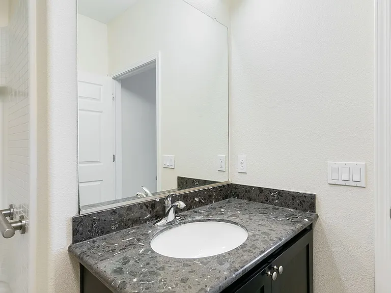 Luxe Ripon Apartments — Photo 36