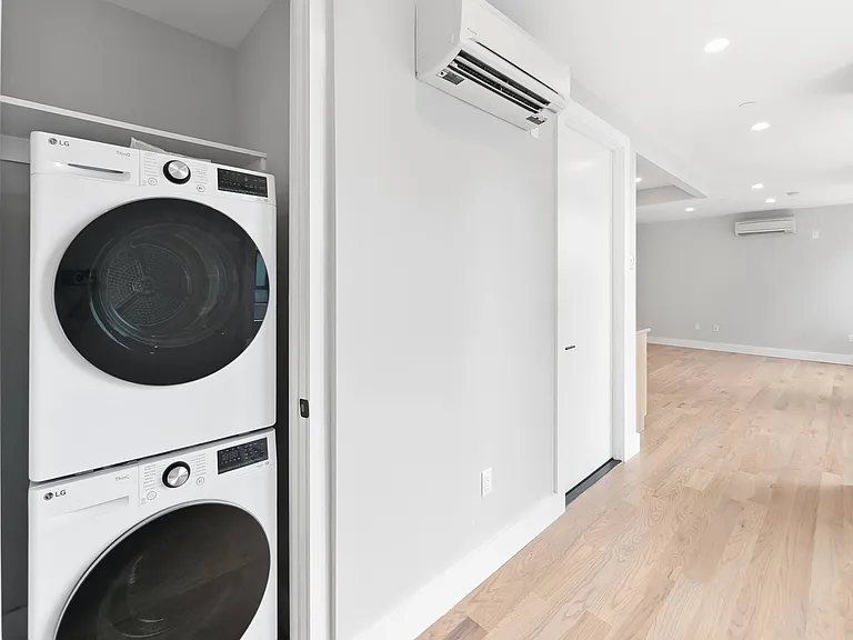 31-61 Vernon Blvd #5B — Photo 15