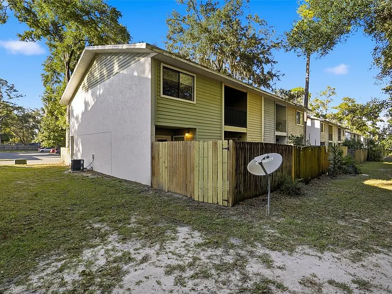 2219 SW 39th Way — Photo 17