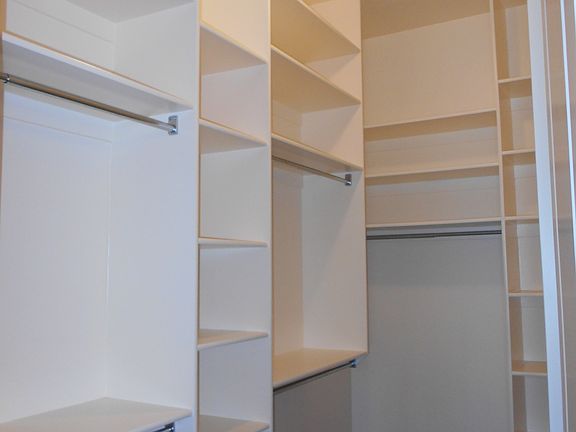 5th image of 212 E Green Ct