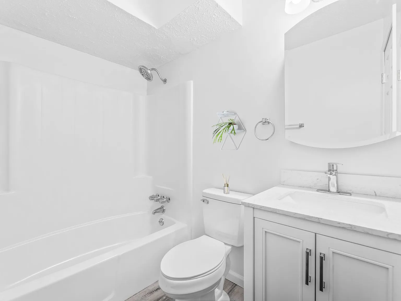 The Hillcrest Apartments — Photo 3