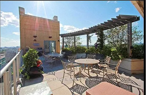 438 Richmond St W #615 — Photo 3