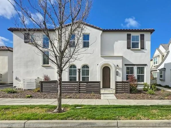 3272 Crocker Dr, Sacramento, CA 95818