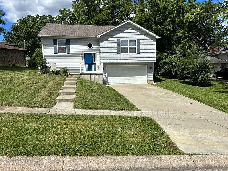 1st image of 794 Carriage Hill Ln