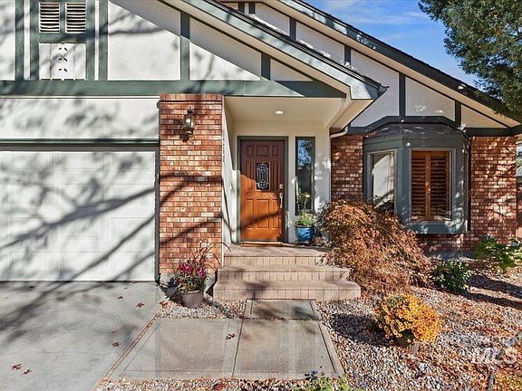 2nd image of 1260 E Woodvine Ct