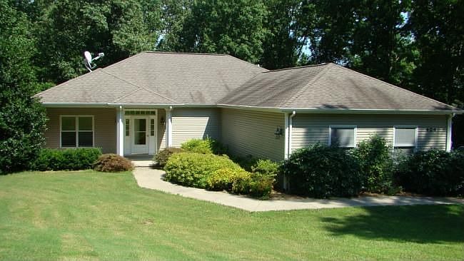1st image of 424 Summerfield Dr