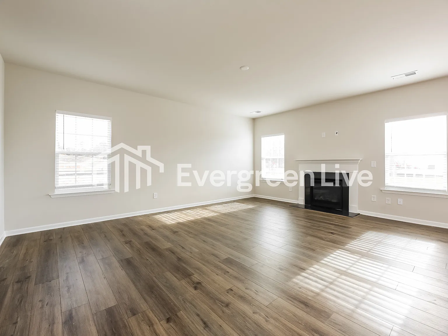 4 bed, 2.5 bath, 2158 sqft, $1,870 — Photo 4