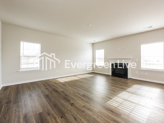 3rd image of 424 Lees Corner Ln
