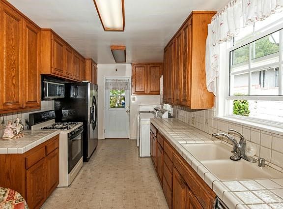 4th image of 6225 Babcock Ave