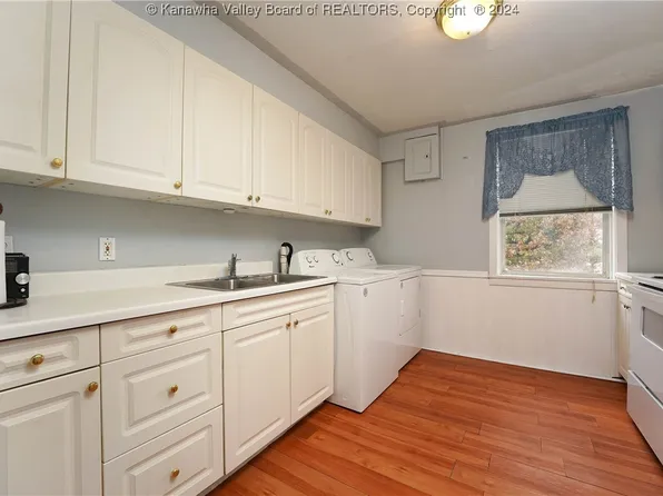 190 Kenna Dr, South Charleston, WV 25309