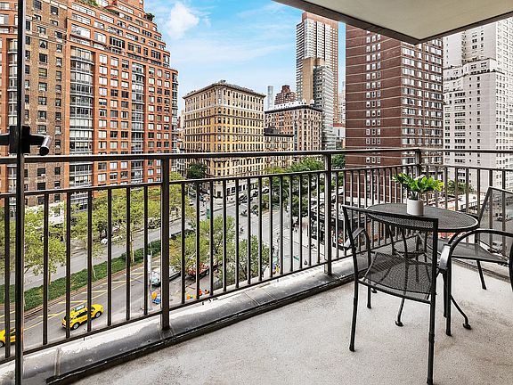 2nd image of 201 W 70th St APT 9G