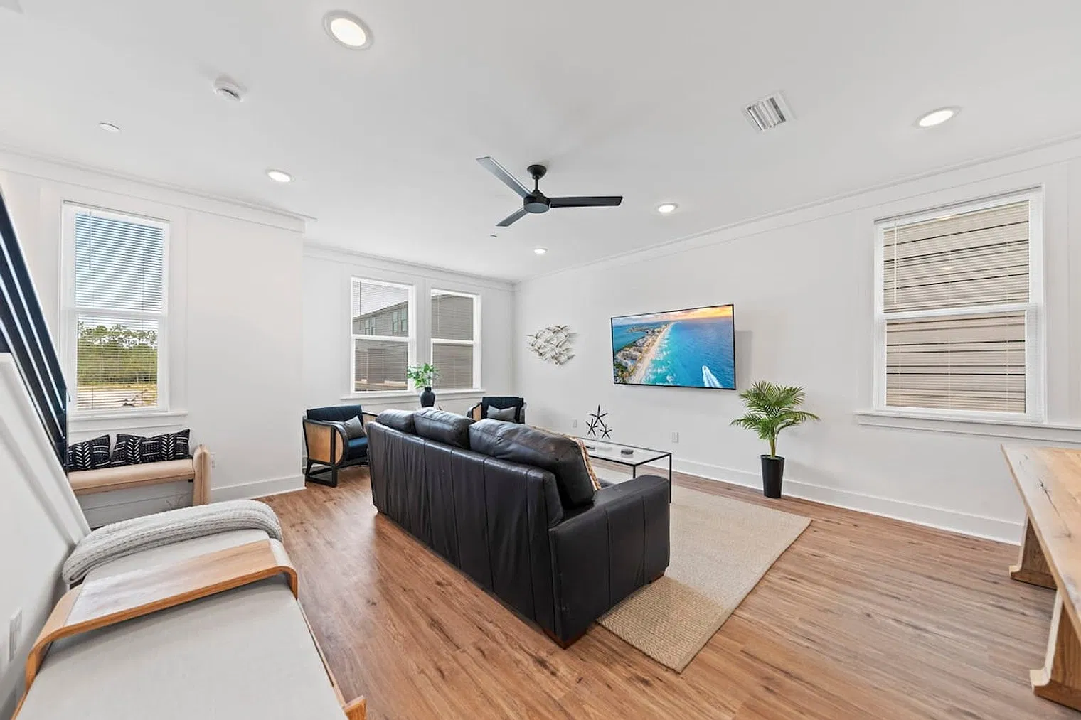 4 bed, 3.0 bath, 1980 sqft, $2,352 — Photo 4