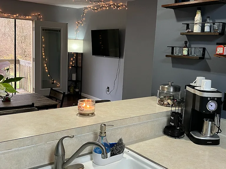526 E Graham Pl — Photo 8