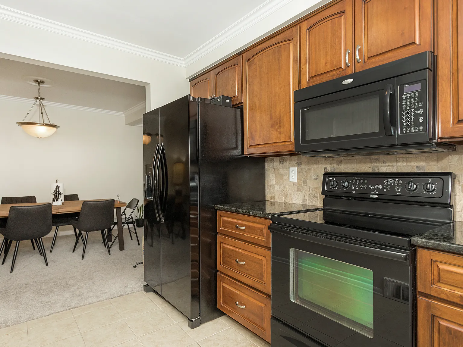 2 bed, 1.5 bath, 973 sqft, $1,750 — Photo 3