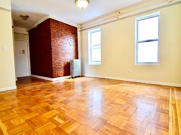 4th image of 490 Ocean Pkwy #2R