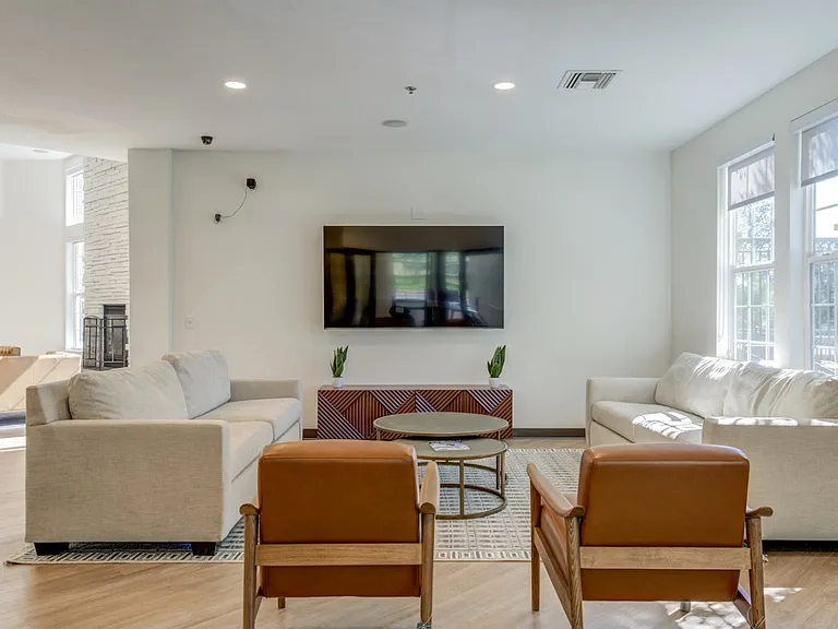 Sterling Pointe — Photo 15