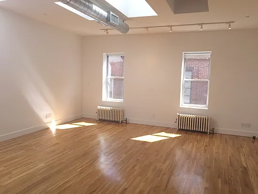 Rented by United American Land | media 21