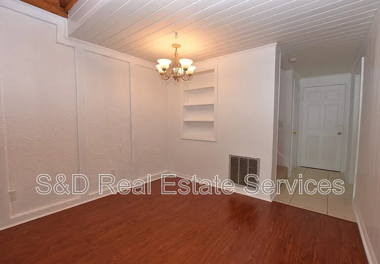 2221 9th St SE — Photo 9