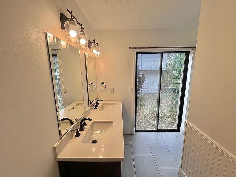4614 E Seneca Ave — Photo 18