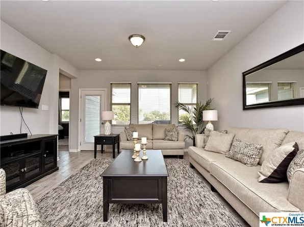 137 Wild Wind Cv, Jarrell, TX 76537