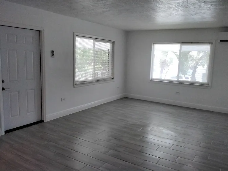 833 Bonito Ln #4 — Photo 5