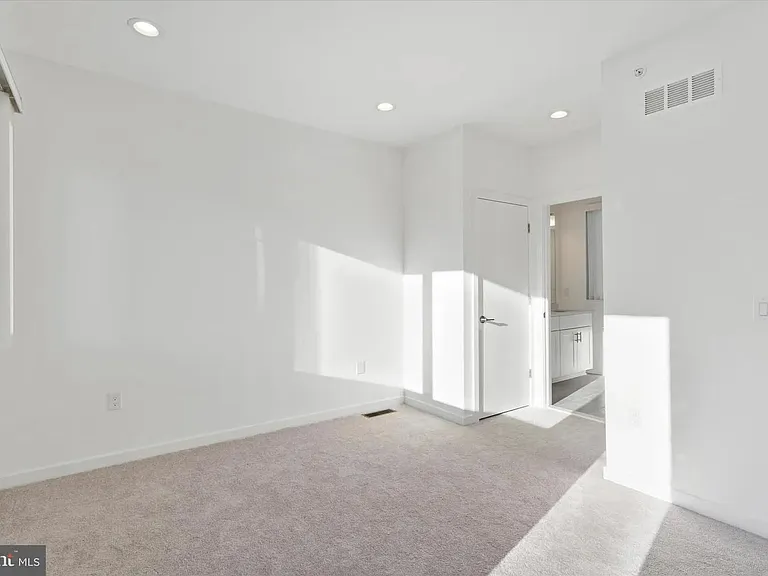 3127 Beachview Ln — Photo 13
