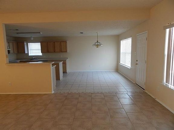 3rd image of 3716 Fleetwood Dr