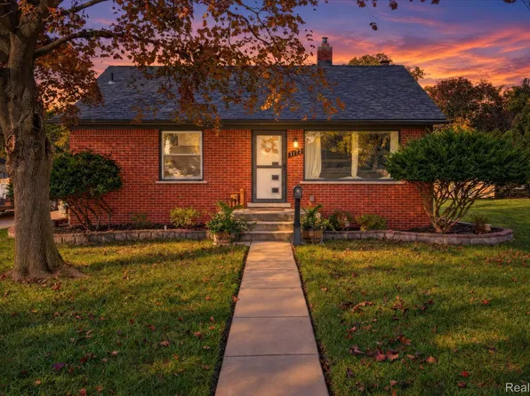 3172 Winifred St, Wayne, MI 48184