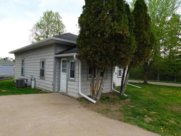 1100 CHAMPAGNE STREET, Merrill, WI 54452