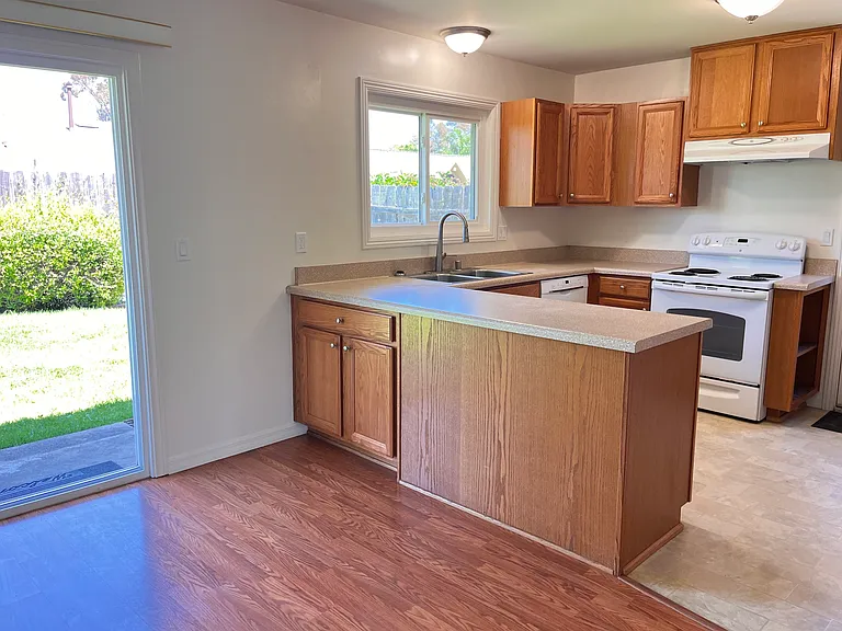 7129 Teasdale Ave — Photo 2