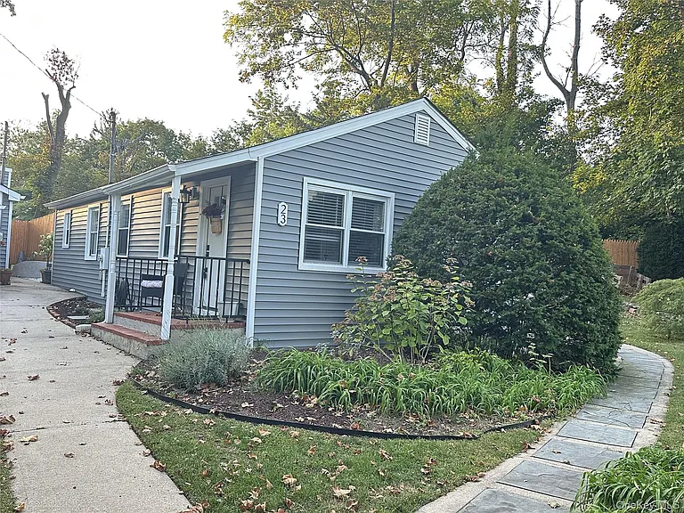 23 West Dr — Photo 2