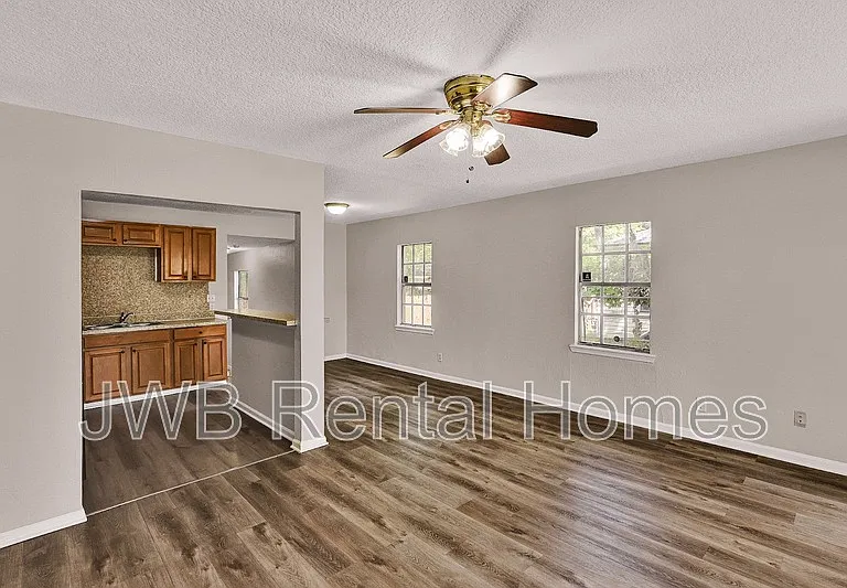 7832 Paul Jones Dr — Photo 5