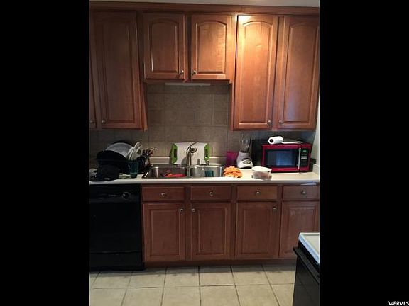 4th image of 1247 N Catherine St