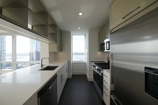 Rented by Extell Marketing Group LLC | media 1