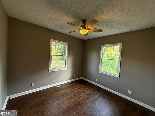 3 bed, 2.0 bath, 1123 sqft, $2,000 — Photo 3
