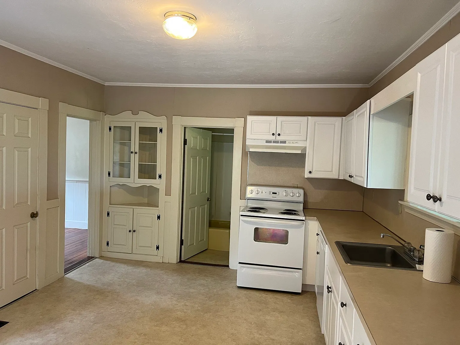 3 bed, 1.0 bath, 1515 sqft, $2,800 — Photo 4