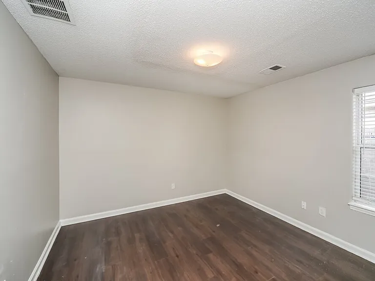 1719 Brentford Cv — Photo 17