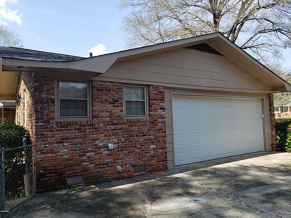 3rd image of 925 Hill Pl