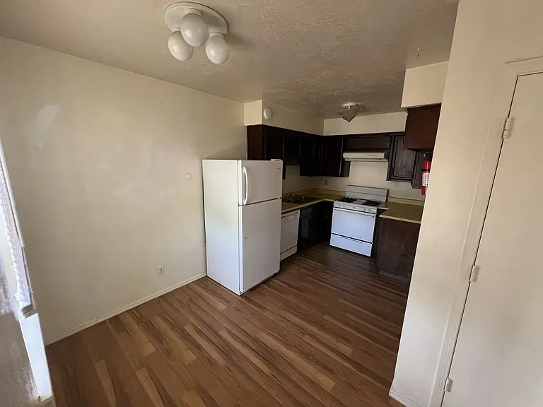 12200 Candelaria Rd NE #D — Photo 2