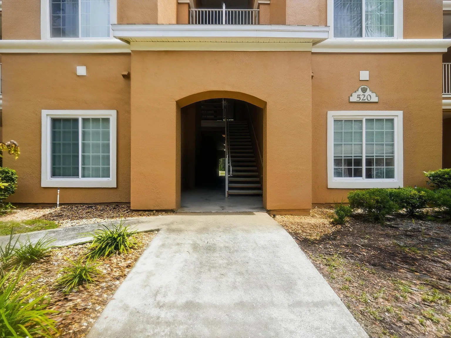 2 bed, 1004 sqft, $1,800 — Photo 2