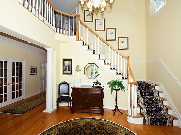 3rd image of 38 Redan Dr