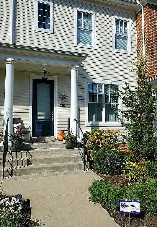 1617 Overton Ln photo 1