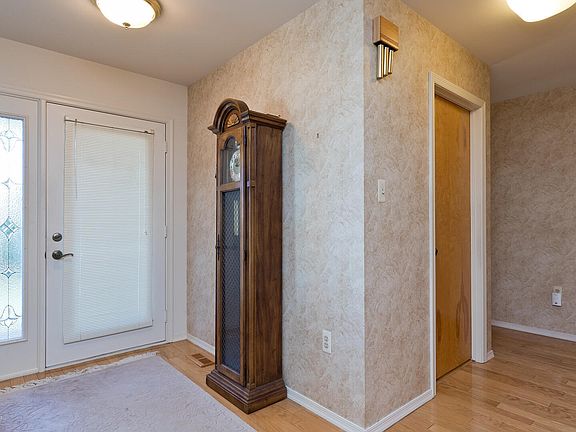 3rd image of 108 Brookwood Ln