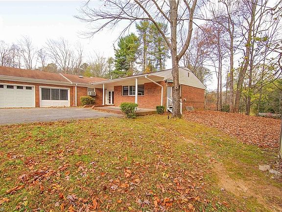 5th image of 3365 New Walkertown Rd