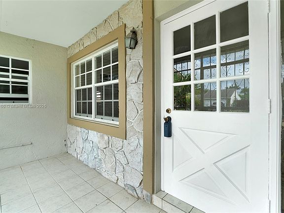 5th image of 1575 N Goldeneye Ln